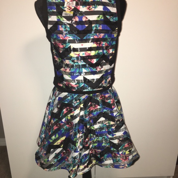 Material Girl Juniors 2 PC Set NWT Medium - Picture 6 of 11
